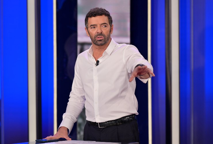 Alberto Matano conduce La vita in diretta