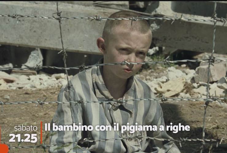 il bambino con il pigiama a righe