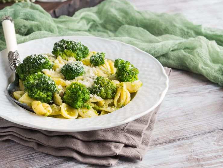 piatto di orecchiette con broccoli 