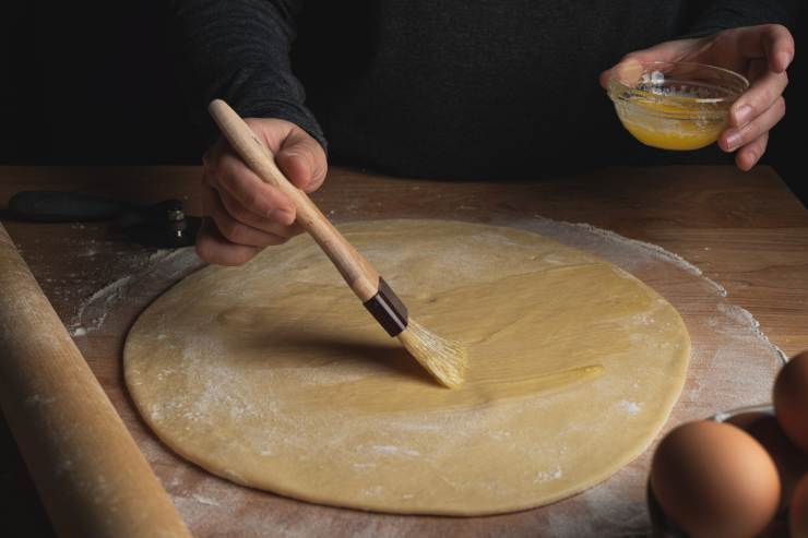 spennellare pasta sfoglia